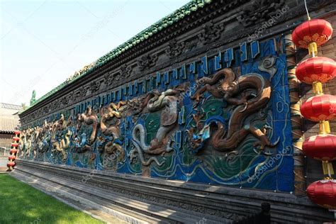  El Templo de la Muralla del Dragón: Un Oasis de Historia y Esplendor en Zhengzhou