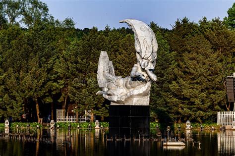 ¡Explora la majestuosidad histórica y el encanto natural del Parque Jingyue en Changchun!