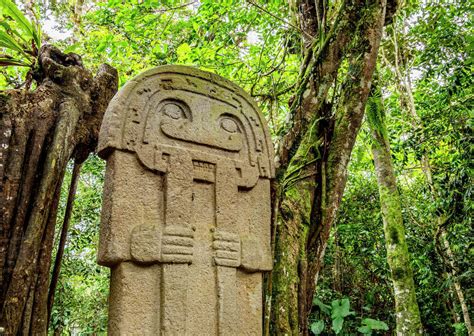 ¡Sumérgete en la magia precolombina del Parque Arqueológico de San Agustín! Historia milenaria y enigmáticos monumentos esculpidos en piedra.