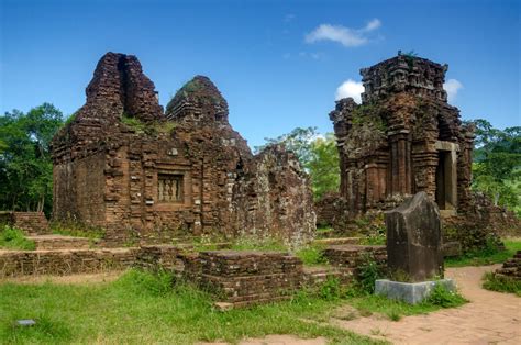 ¡Sumérgete en la Historia y la Naturaleza del Santuario de My Son! Un Tesoro Arqueológico Ubicado en la Selva Vietnamita