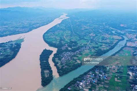 ¡Explora las Maravillas del Lago de la Luna en Liuzhou! Un lugar mágico para conectar con la naturaleza y disfrutar de increíbles vistas panorámicas.