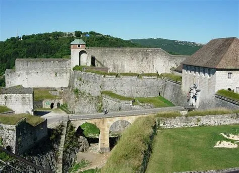  La Citadella de Metz: Fortaleza Histórica con Vistas Espectaculares!