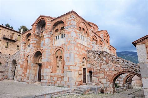 ¡El Monasterio de Sera, una joya arquitectónica y un refugio de sabiduría ancestral!